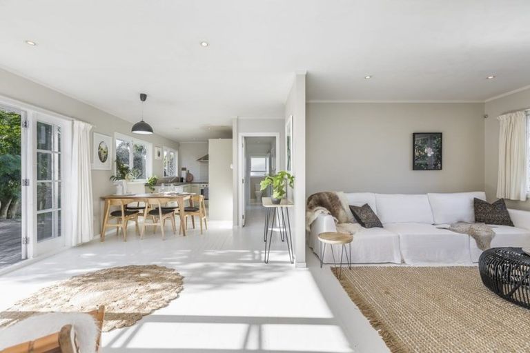 Photo of property in 19 Roby Street, Te Atatu Peninsula, Auckland, 0610