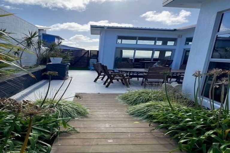 Photo of property in 5 Linacre Way, Tawa, Wellington, 5028