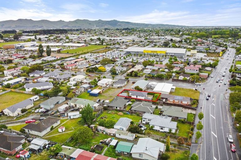 Photo of property in 198 Wainoni Road, Avondale, Christchurch, 8061