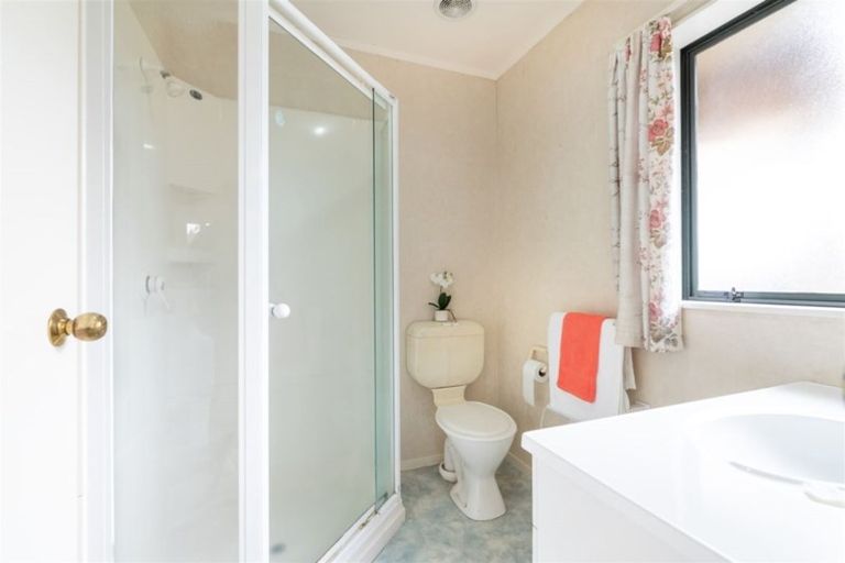 Photo of property in 72 Konini Road, Titirangi, Auckland, 0604