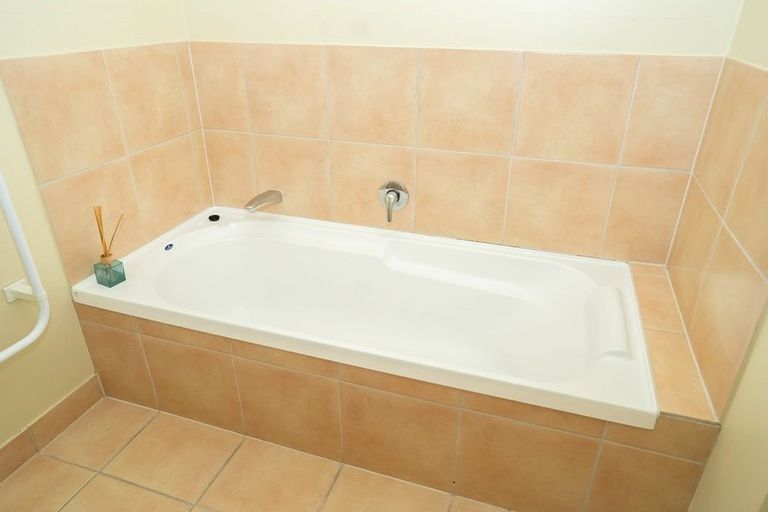 Photo of property in 22 Greig Place, Pukekohe, 2120