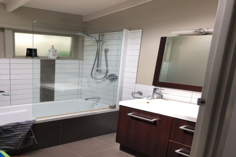 Photo of property in 4 Manutara Avenue, Forrest Hill, Auckland, 0620