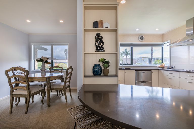 Photo of property in 27 Suncrest Drive, West Harbour, Auckland, 0618