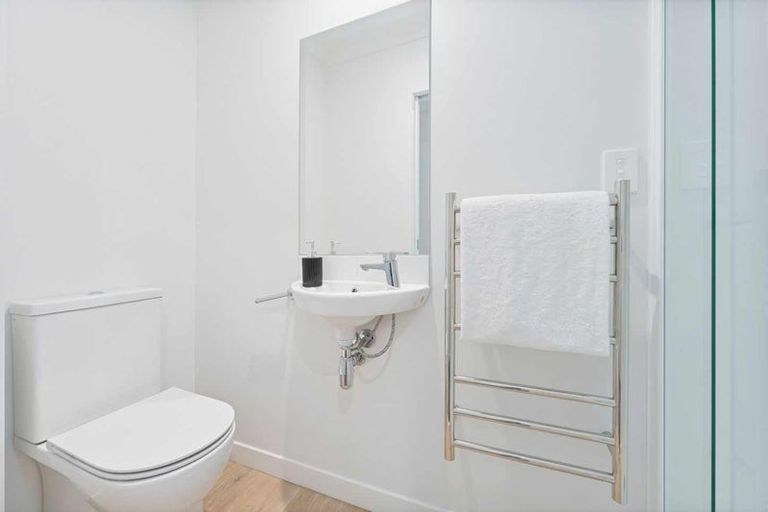 Photo of property in 5/5 Peachgrove Road, Te Atatu Peninsula, Auckland, 0610