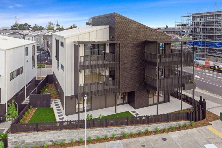 Photo of property in 1/2 Te Rito Road, Hobsonville, Auckland, 0616