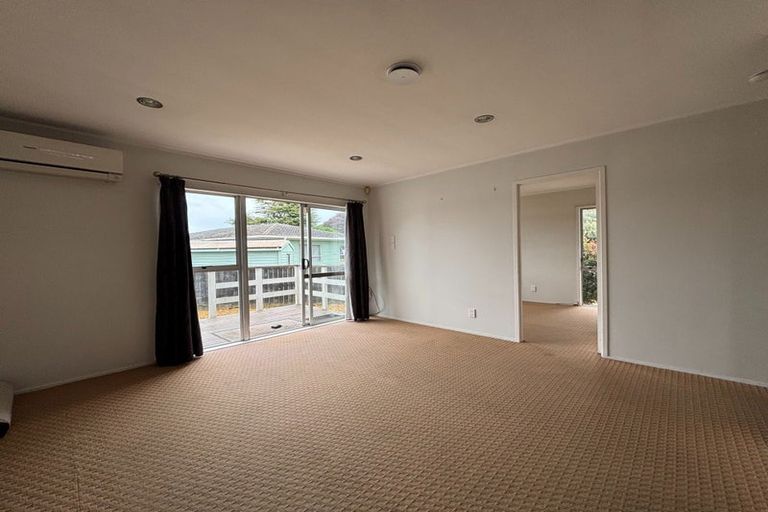 Photo of property in 21b Challen Close, Conifer Grove, Takanini, 2112