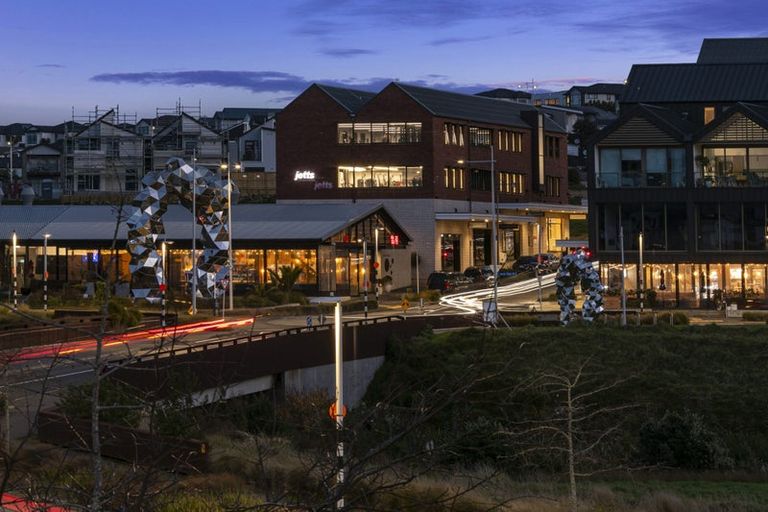 Photo of property in 102 Te Oneroa Way, Long Bay, Auckland, 0630