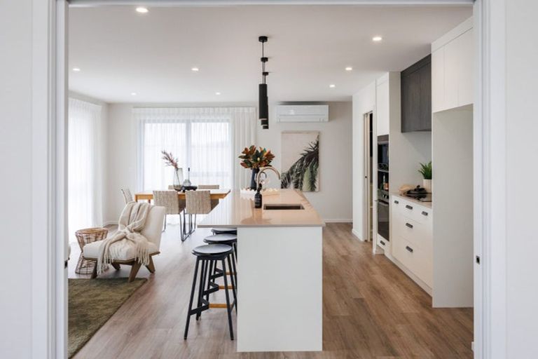 Photo of property in 70 Atlantic Drive, Fitzherbert, Palmerston North, 4410