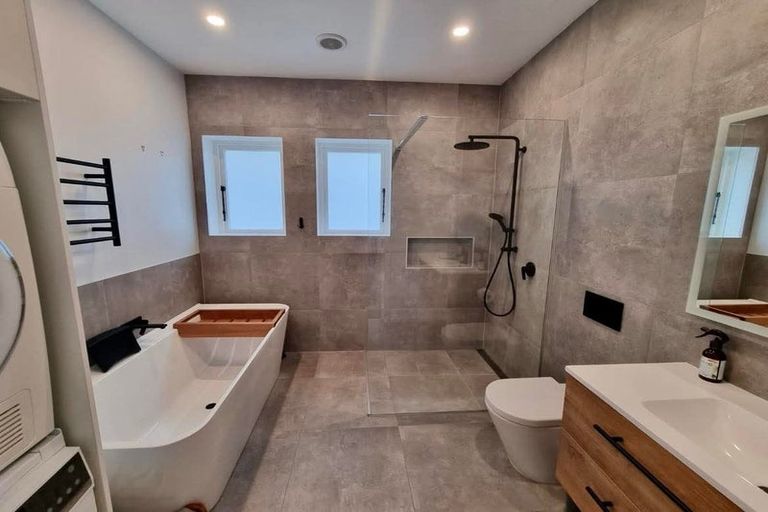 Photo of property in 12 Rodney Street, Northland, Wellington, 6012