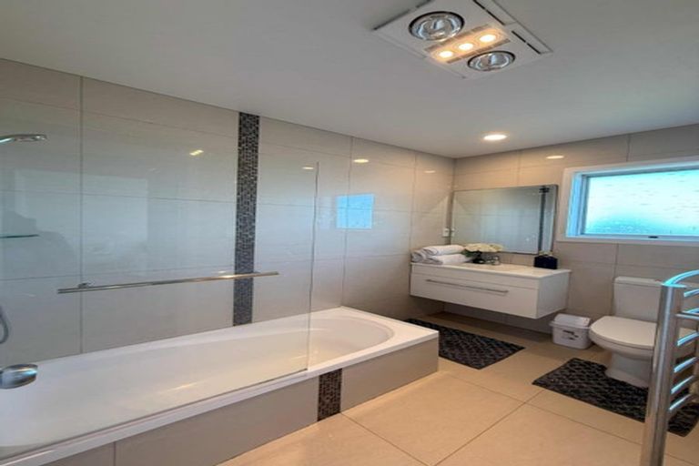 Photo of property in 1/105 Manuka Road, Bayview, Auckland, 0629