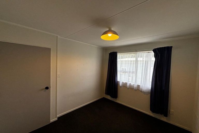Photo of property in 31 Cumberland Street, Merrilands, New Plymouth, 4312