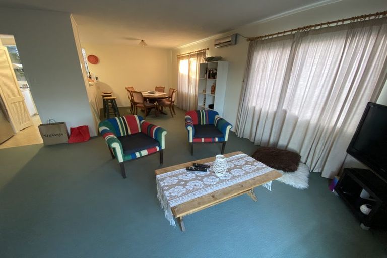 Photo of property in 1/13a Kitewao Street, Northcote, Auckland, 0627