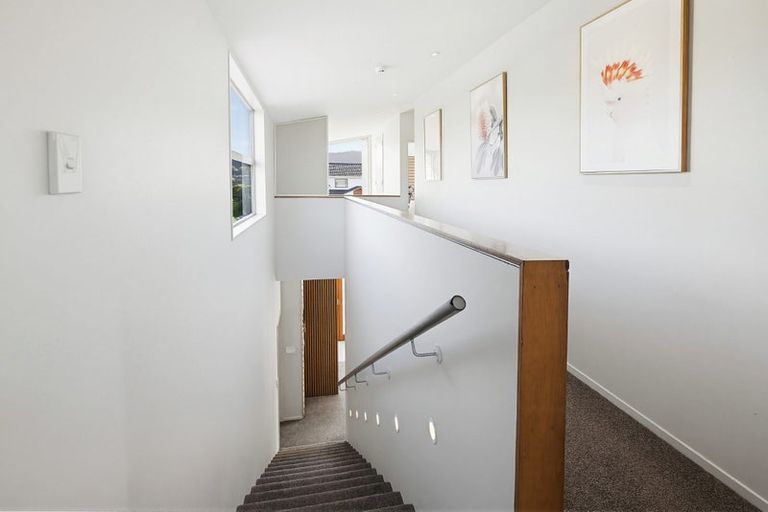 Photo of property in 7 Pikitanga Close, Tawa, Wellington, 5028