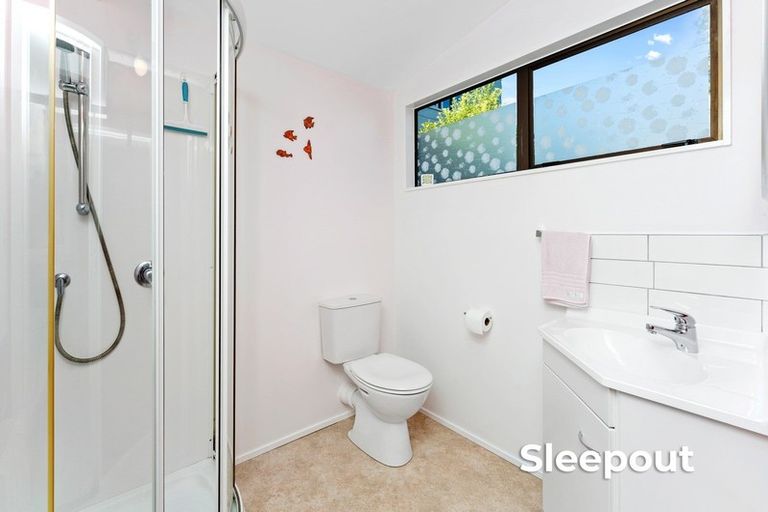 Photo of property in 15 Napier Grove, Waikanae Beach, Waikanae, 5036
