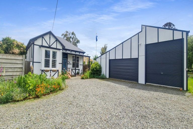 Photo of property in 27 Waitere Street, Marton, 4710