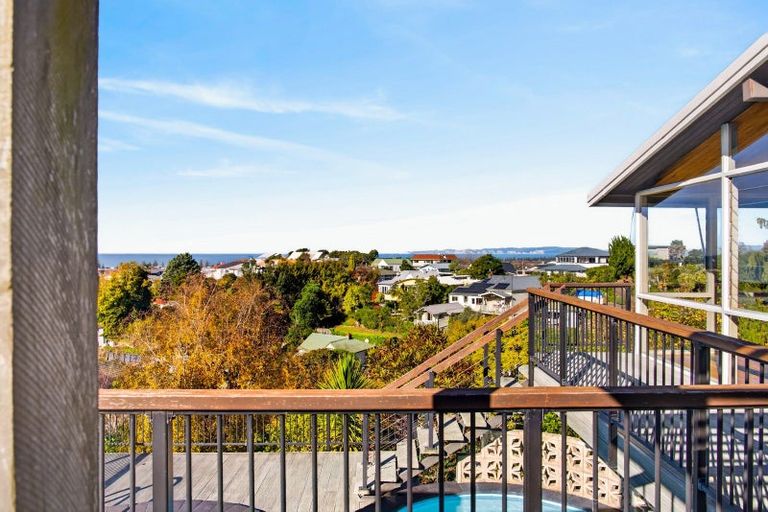 Photo of property in 17 Spencer Road, Hospital Hill, Napier, 4110