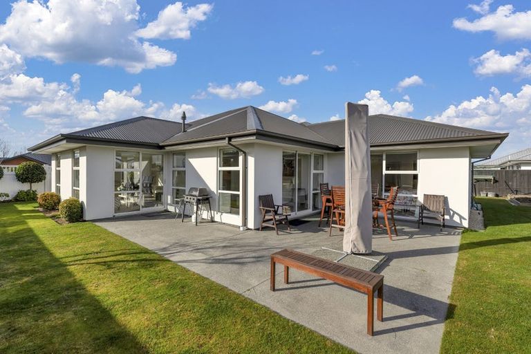 Photo of property in 12 Lewis Close, Rangiora, 7400