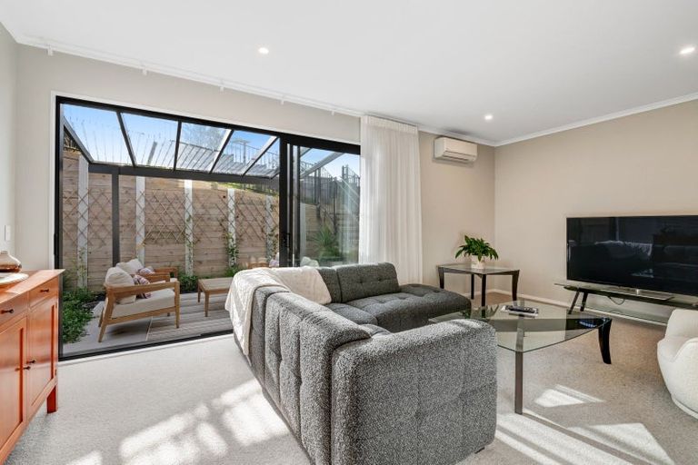 Photo of property in 28b Kukuwai Avenue, Red Beach, 0932