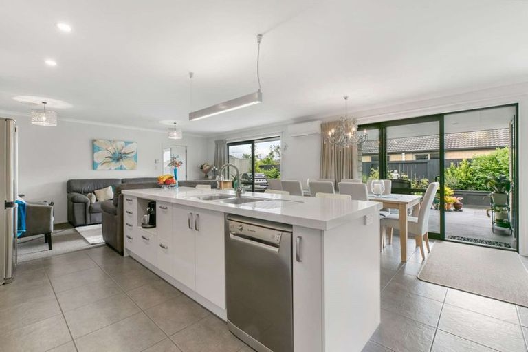 Photo of property in 27 Putaka Place, Papamoa Beach, Papamoa, 3118