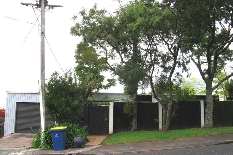 Photo of property in 52 Shetland Street, Glen Eden, Auckland, 0602