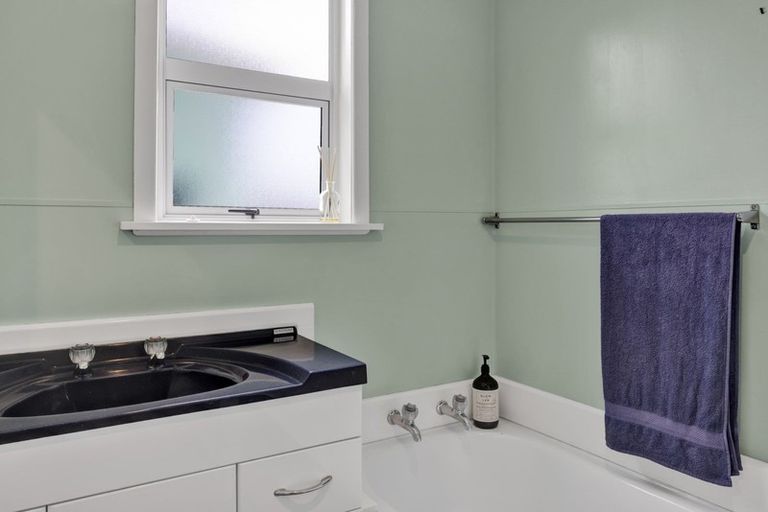 Photo of property in 44 Celia Street, Stratford, 4332