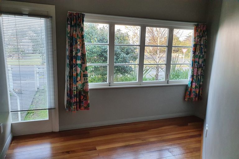Photo of property in 1 Henderson Street, Dannevirke, 4930