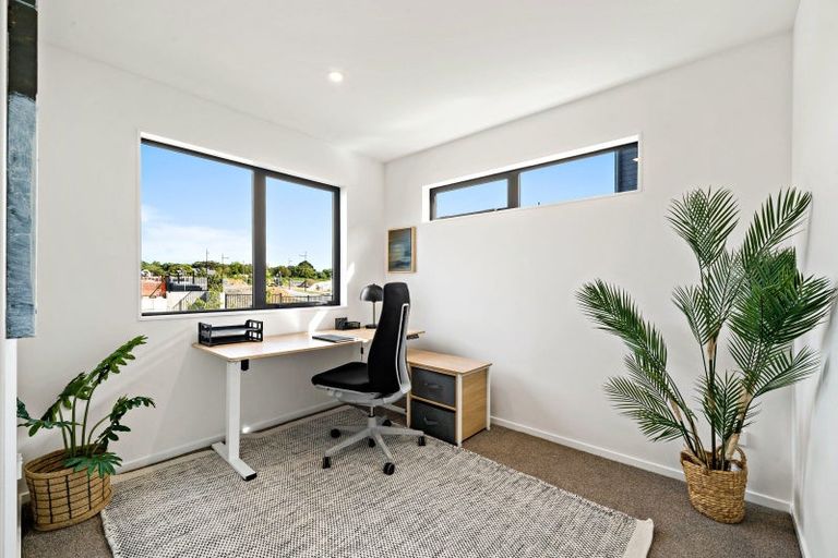 Photo of property in 1/4 Glenburn Road, Hobsonville, Auckland, 0616