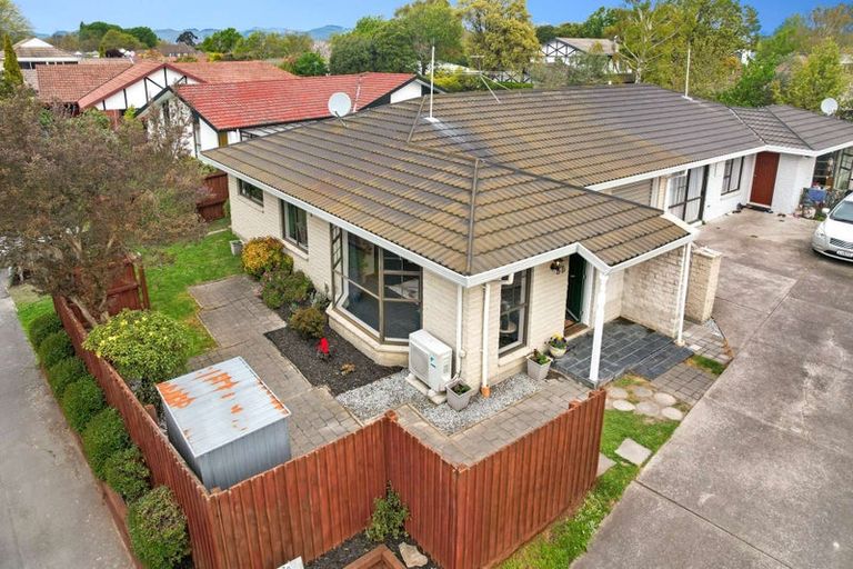 Photo of property in 37 Karnak Crescent, Russley, Christchurch, 8042