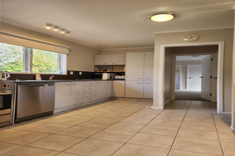 Photo of property in 64 Chatsworth Road, Silverstream, Upper Hutt, 5019