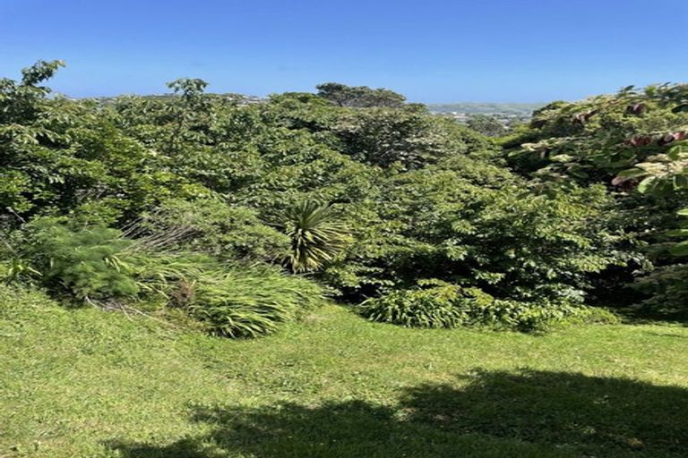 Photo of property in 18b Chetwode Grove, Newlands, Wellington, 6037