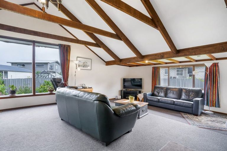 Photo of property in 17 Niddry Crescent, Winton, 9720
