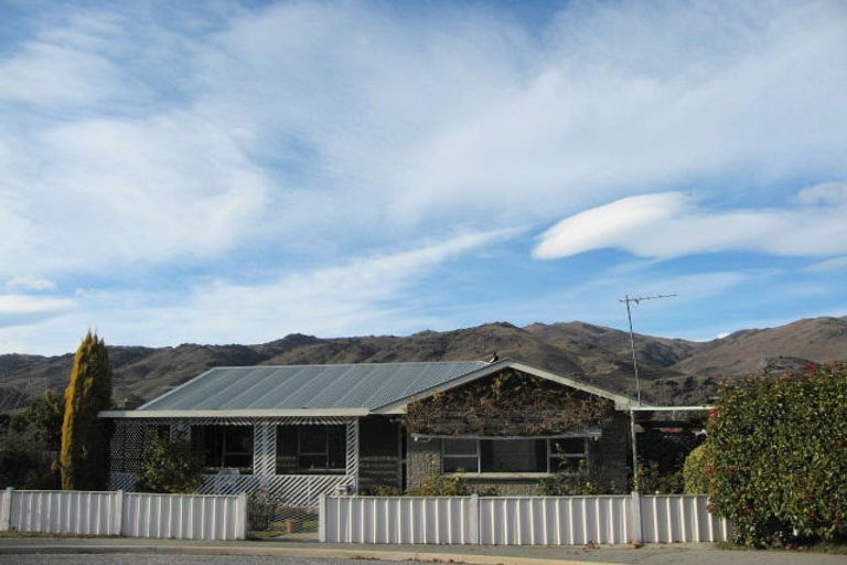 Photo of property in 2 Down Street, Cromwell, 9310