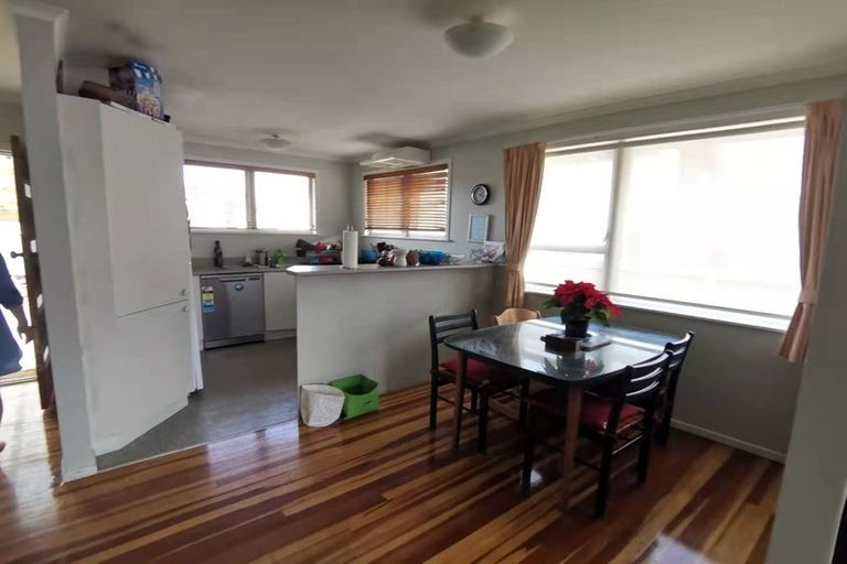Photo of property in 112 Edgewater Drive, Pakuranga, Auckland, 2010