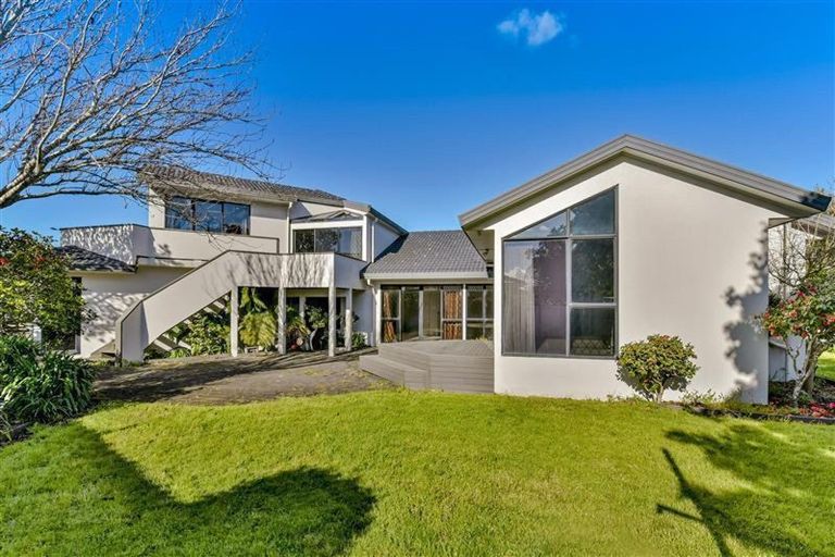 Photo of property in 20 Gillard Place, Eastern Beach, Auckland, 2012