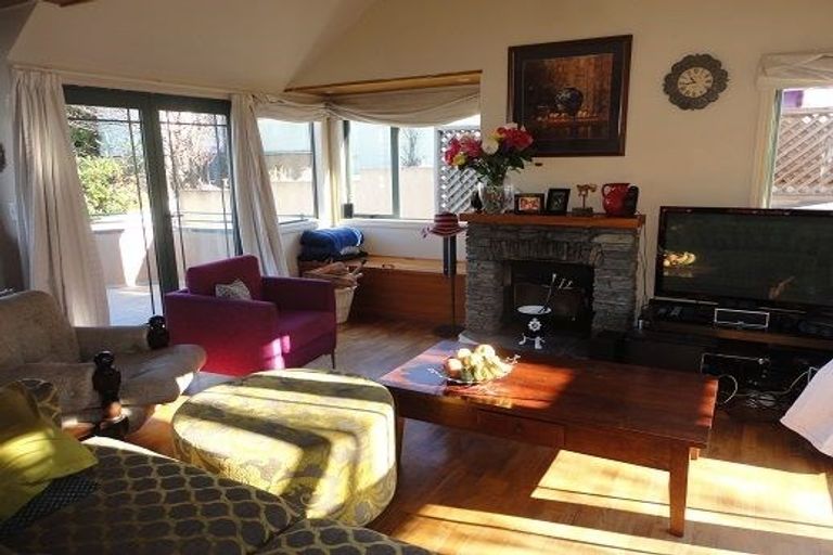 Photo of property in 6a Kent Street, Queenstown, 9300