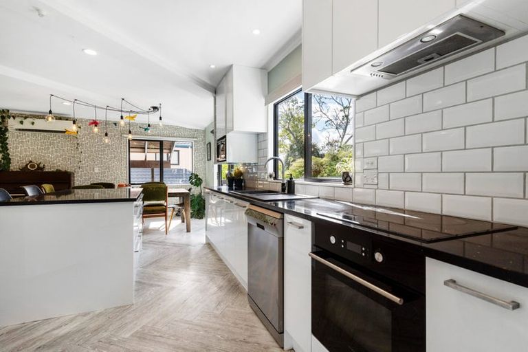 Photo of property in 43 Holmes Drive South, Massey, Auckland, 0614