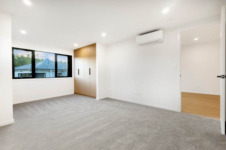 Photo of property in 69d Chivalry Road, Glenfield, Auckland, 0629