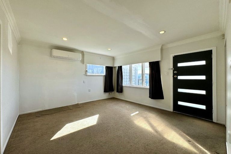 Photo of property in 43 Scotts Road, Manurewa East, Auckland, 2102