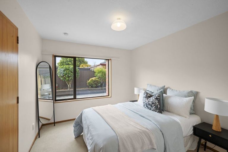 Photo of property in 2/8 Cricklewood Place, Avonhead, Christchurch, 8042