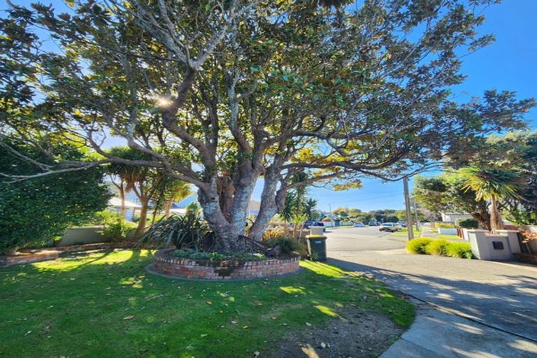 Photo of property in 1 Williams Grove, Melling, Lower Hutt, 5010