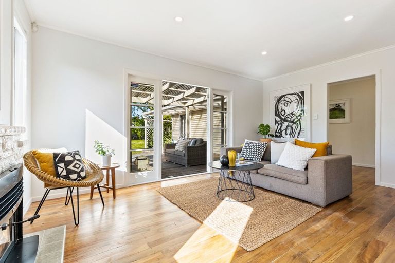 Photo of property in 12 Renata Crescent, Te Atatu Peninsula, Auckland, 0610