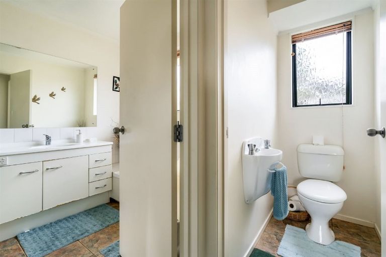 Photo of property in 2/147 Birkdale Road, Birkdale, Auckland, 0626