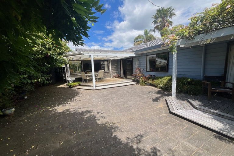 Photo of property in 15 Pinewood Grove, Botany Downs, Auckland, 2010