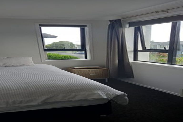 Photo of property in 17 Discovery Place, Marfell, New Plymouth, 4310