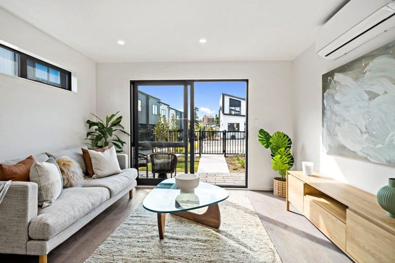 Photo of property in 1/4 Glenburn Road, Hobsonville, Auckland, 0616