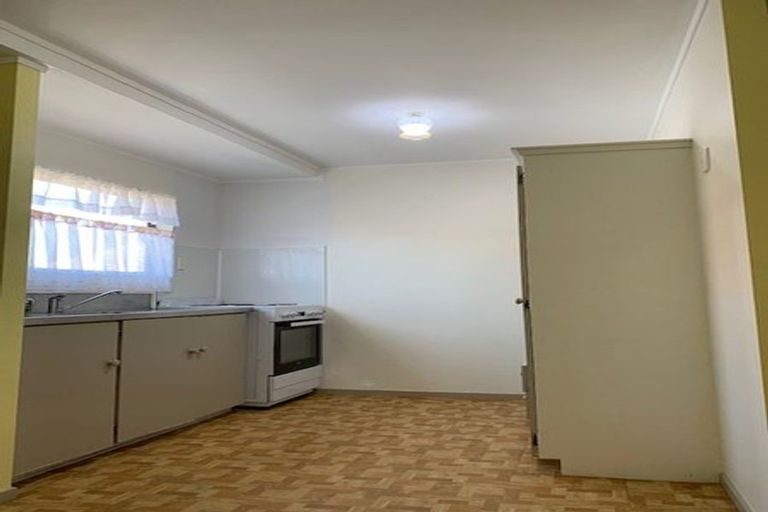 Photo of property in 3a Fruitvale Road, New Lynn, Auckland, 0600
