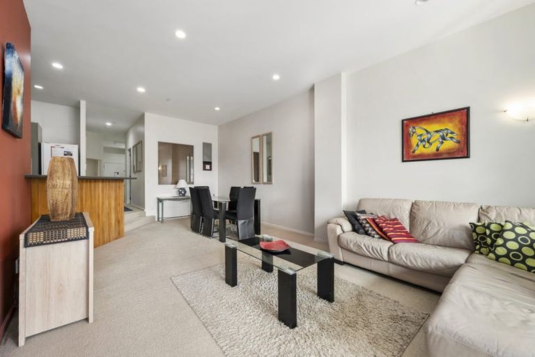 Photo of property in Stadium Garden Flats, 205/107 Thorndon Quay, Pipitea, Wellington, 6011