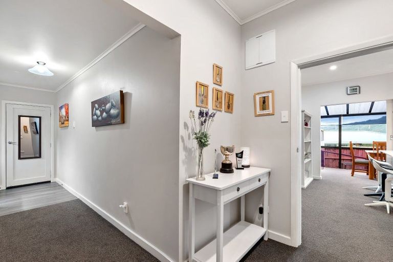 Photo of property in 72 Moeraki Road, Maoribank, Upper Hutt, 5018