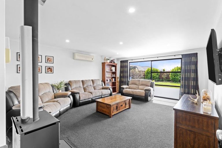 Photo of property in 7 Nevada Way, Kelvin Grove, Palmerston North, 4414