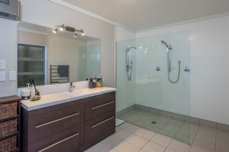 Photo of property in 33a Makara Road, Karori, Wellington, 6012